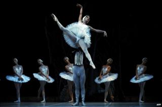 Cuban National Ballet dancers perform Swan Lake in Madrid - 8 September 2009
