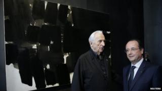 Francois Hollande with Pierre Soulages and one of his paintings