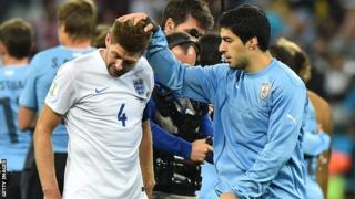 Suarez offers a few comforting words for his Liverpool captain Gerrard