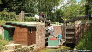 Painting the lower gates at Southland Lock