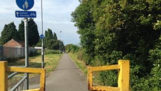Hull cycle path