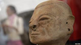 Pre-Columbian archaeological art piece displayed in Madrid