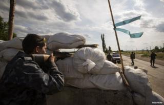 Pro-Russian separatists at a checkpoint in Luhansk region (24 June)