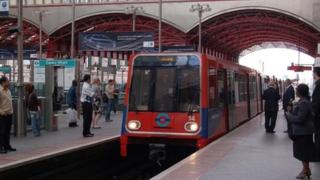DLR carriages arriving at Canary Wharf