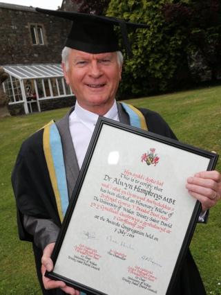 Dr Alwyn Humphries