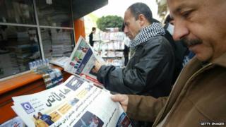 Newspaper readers in Irbil