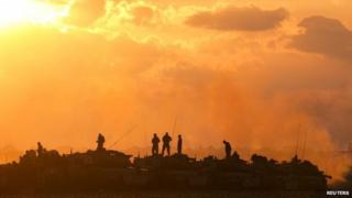 Israeli soldiers close to northern Gaza, 18 July