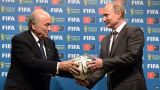 Fifa chairman Sepp Blatter (L) with Russian President Vladimir Putin in Brazil (13 July 2014)