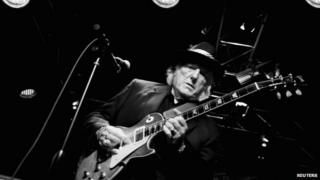 Dick Wagner playing guitar