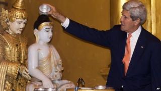 John Kerry pours water over Buddha statue in Yangon, Myanmar