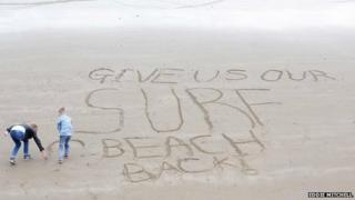 Protesters on Newhaven beach