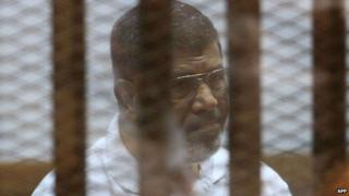 Mohammed Morsi in court on 18 August 2014