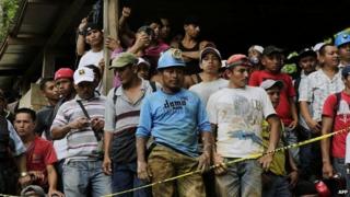 Relatives, friends and fellow miners wait as rescuers try to reach a group of miners trapped in a gold mine in Nicaragua - 29 August 2014