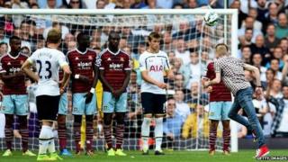 Jordan Dunn on the pitch at Upton Park