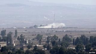 Smoke rises from a UN base in the Golan Heights demilitarised zone (1 September 2014)