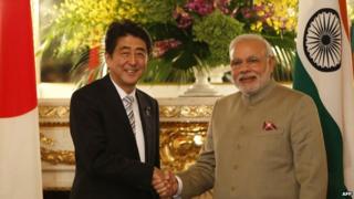Japanese PM Shinzo Abe and his Indian counterpart Narendra Modi have pledged to boost trade ties