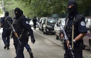Masked police outside court in Pristina (17 Sept)
