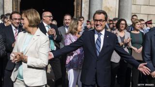 President of Catalonia Artur Mas with supporters, 27 Sep 14