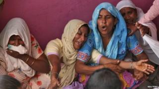 Indian villagers mourn the death of their relative whom locals say was killed by firing from the Pakistan side of the border at Arnia village, near Jammu October 6, 2014