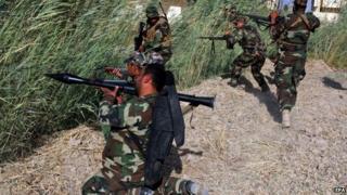 Shia militiamen fighting IS