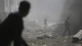Aftermath of what activists said were government air strikes in the Douma district of Damascus (20 October 2014)