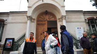 Chemical and biological experts prepare to intervene on 24 October 2014 at the French Consulate in Istanbul