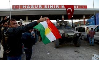 Turkish Kurds welcome Peshmerga fighters crossing from Iraq at Habur crossing (29 Oct)