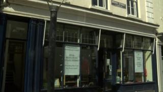 White Collar on Broad Street