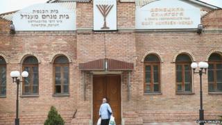 A woman stands outside a synagogue on April 19, 2014 in Donetsk, Ukraine