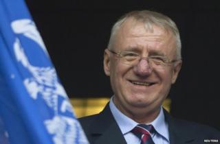 Vojislav Seselj appears at a balcony in Belgrade, 12 November
