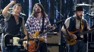 Bruce Springsteen, Dave Grohl and Zac Brown sing Fortunate Son at the 2014 Concert for Valor.