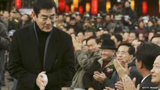 Japanese actor Ken Takakura attends the premiere of Chinese director Zhang Yimou's new movie 'Riding Alone for Thousands of Miles' on 16 December, 2005 in ancient town Lijiang of Yunnan Province, China