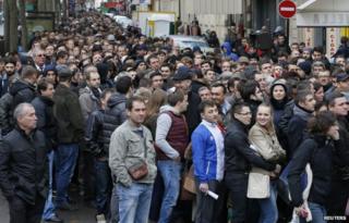 Romanian voters in Paris (16 Nov)