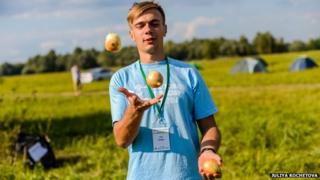 Man juggling onions