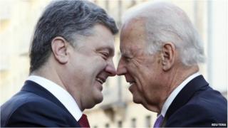 Ukraine's President Petro Poroshenko (L) and US Vice-President Joe Biden meet in Kiev,