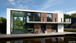 floating home
