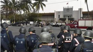Police outside the Kaohshiung prison, Taiwan (11 Feb 2015)