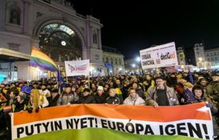 Anti-Putin protesters in Budapest (16 Feb)