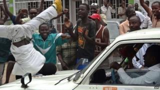 Burundians gather outside the headquarters of the popular independent African Public Radio (RPA) in Bujumbura on 18 February 2015 to welcome the release on bail of its director Bob Rugurika