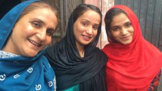 Saania and Muqqadas Tabaydar with their mother Shahnaz
