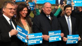 Stephen Crabb (dde) yn arwain digwyddiad ymgyrch etholiadol yn Llanelwy
