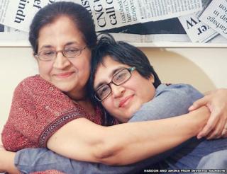Sabeen Mahmud and her mother Mahenaz. hugging