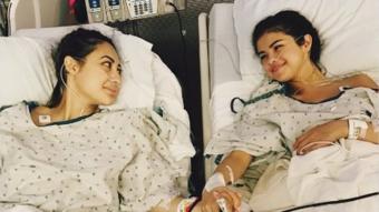 Selena Gómez y Francia Raisa en el hospital.