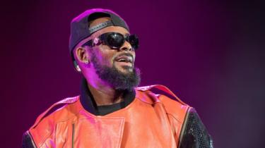 R. Kelly performs in concert at Barclays Centre on September 25, 2015