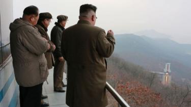 Le président Kim Jong-un supervise le lancement test d'un missile