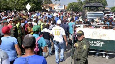 Thousands of Venezuelans entering Colombia through the Simon Bolivar international bridge in Cucuta, Colombia, 09 February 2018.