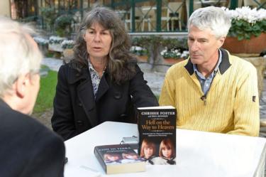 Chrissie Foster en una presentación de su libro