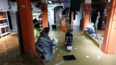 சுற்றுலா நகரமான ஹோய் என்-இல் வசிக்கும் மக்கள் இந்த சூறாவளியால் மோசமாக பாதிக்கப்பட்டு இருக்கிறார்கள்