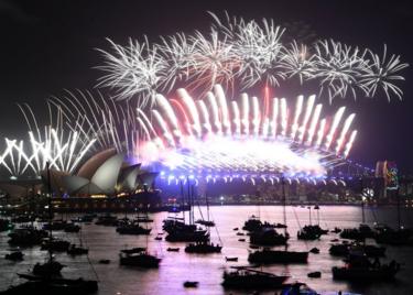 Fireworks explode over the Sydney Harbour during New Year"s Eve celebrations in Sydney, Australia, 01 January 2018.