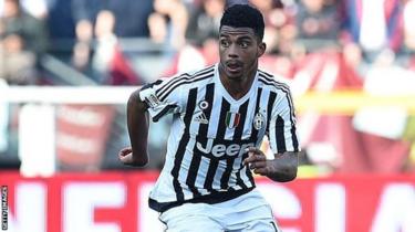 Kiungo wa kati wa Southampton na Gabon Mario Lemina, 24